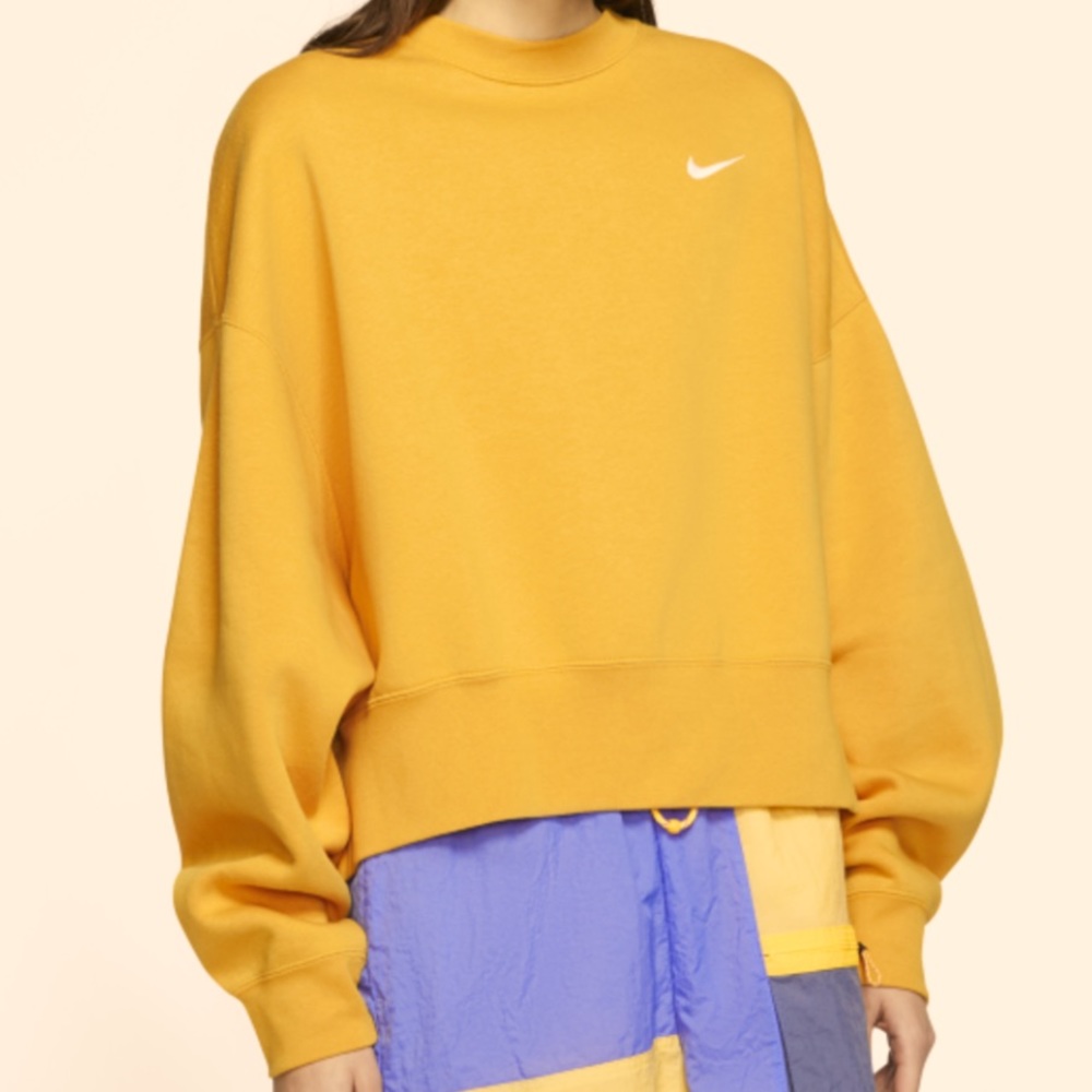Nike Sportswear Women's Essentials Fleece Cropped Crew (Mustard Yellow)